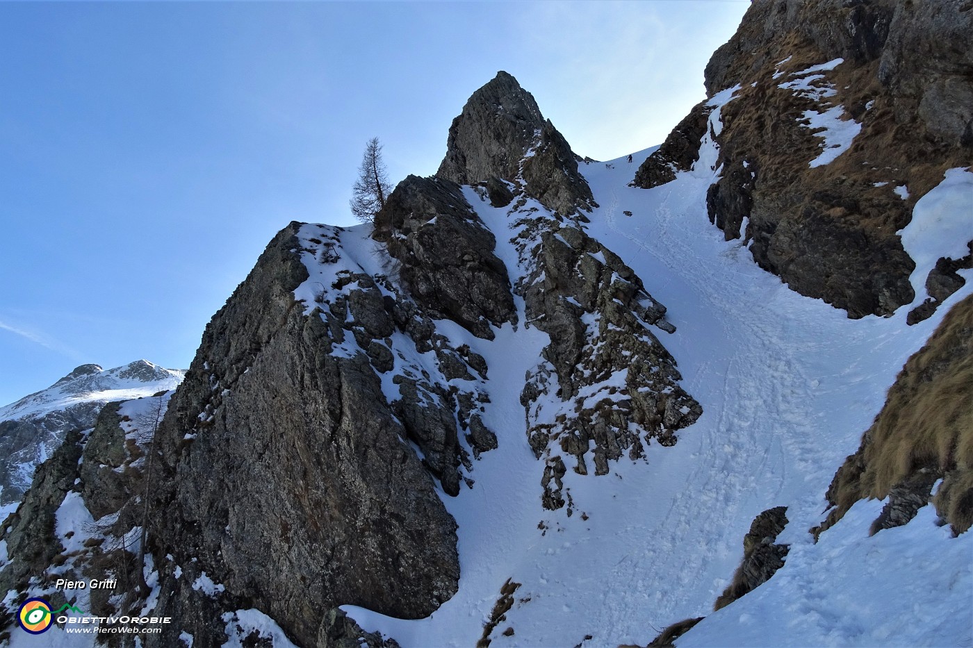 42 Dopo prova e riprova eccola in cima al canalino !.JPG